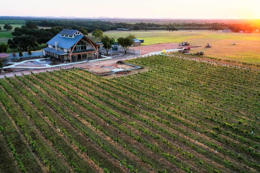 The Container Retreat @ 290 Wine Trail #9 Get Away Today! Hye Extérieur photo